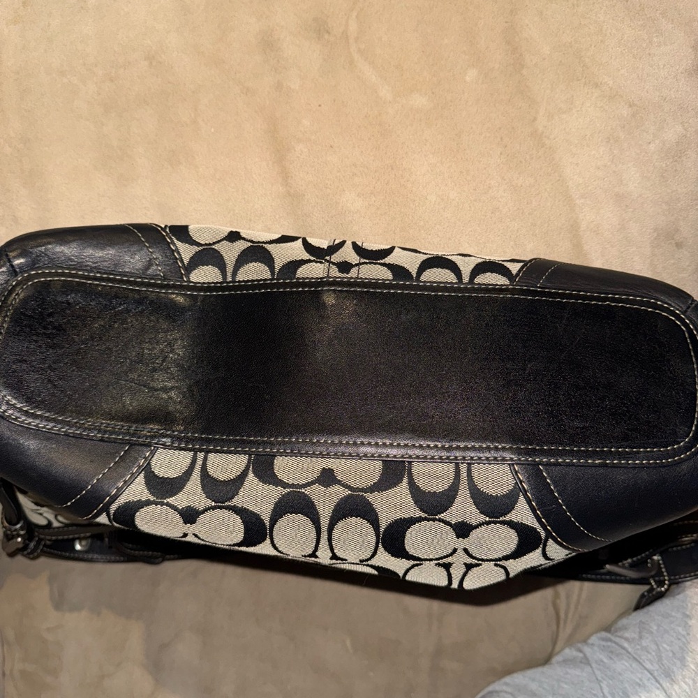 Coach Black Signature Canvas and Leather Shoulder/Crossbody Bag ~ Gently used - Picture 4 of 6
